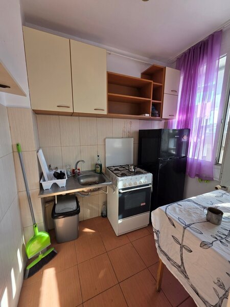 Dristor, chiar la gura de metrou, 5 minute mall Park Lake si parc IOR