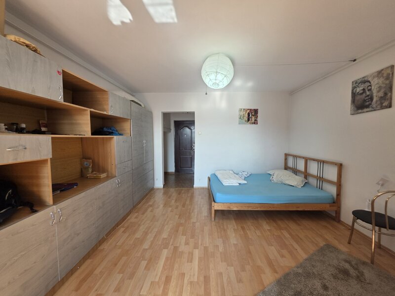 Dristor, chiar la gura de metrou, 5 minute mall Park Lake si parc IOR