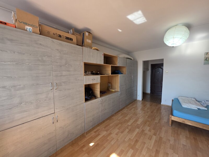 Dristor, chiar la gura de metrou, 5 minute mall Park Lake si parc IOR